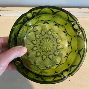 Vtg Anchor Hocking Avacado Green Faceted Glass Ashtray Catch All